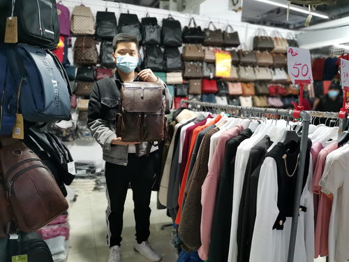 首届春季外贸丝绸服装商品购物节璀璨启幕,日用百货琳琅满目