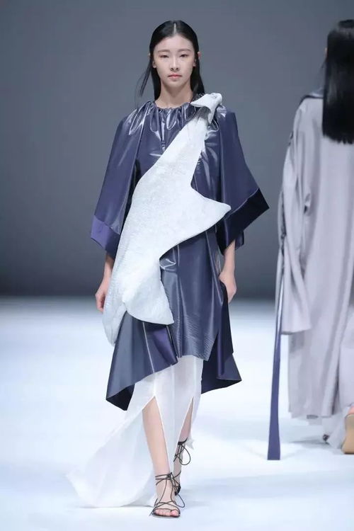 当传统遇见未来 传统色彩与工艺在现代服装设计中的创新应用